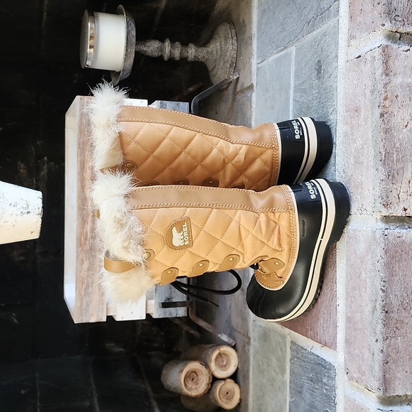 Size 8.5 Sorel Winter Boots - Picture 2 of 4